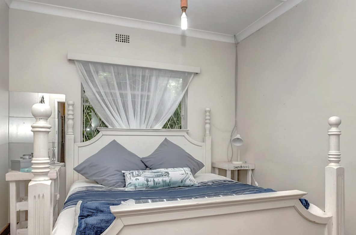 3 Bedroom Home, 3 Self Contained Cottages and 2 Outside Rooms For Sale in Bryanston — image 7