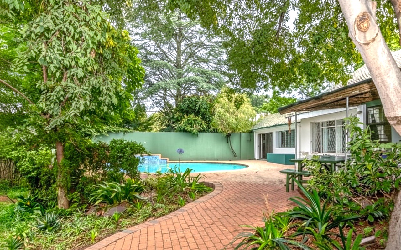 3 Bedroom Home, 3 Self Contained Cottages and 2 Outside Rooms For Sale in Bryanston — image 12