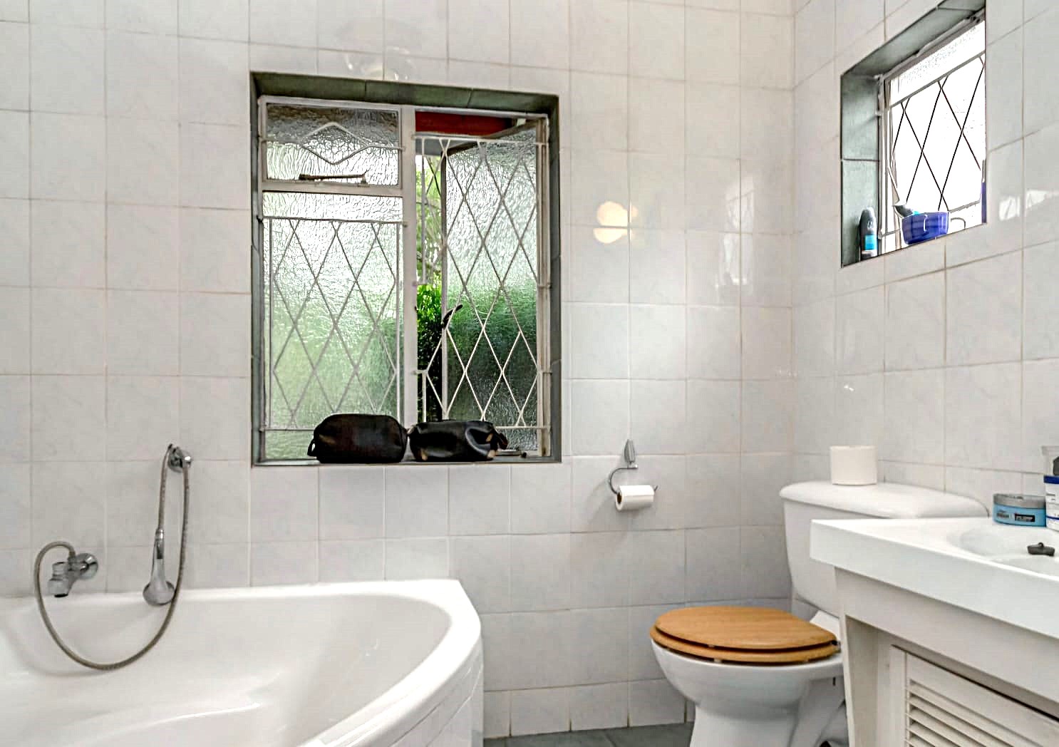 3 Bedroom Home, 3 Self Contained Cottages and 2 Outside Rooms For Sale in Bryanston — image 8
