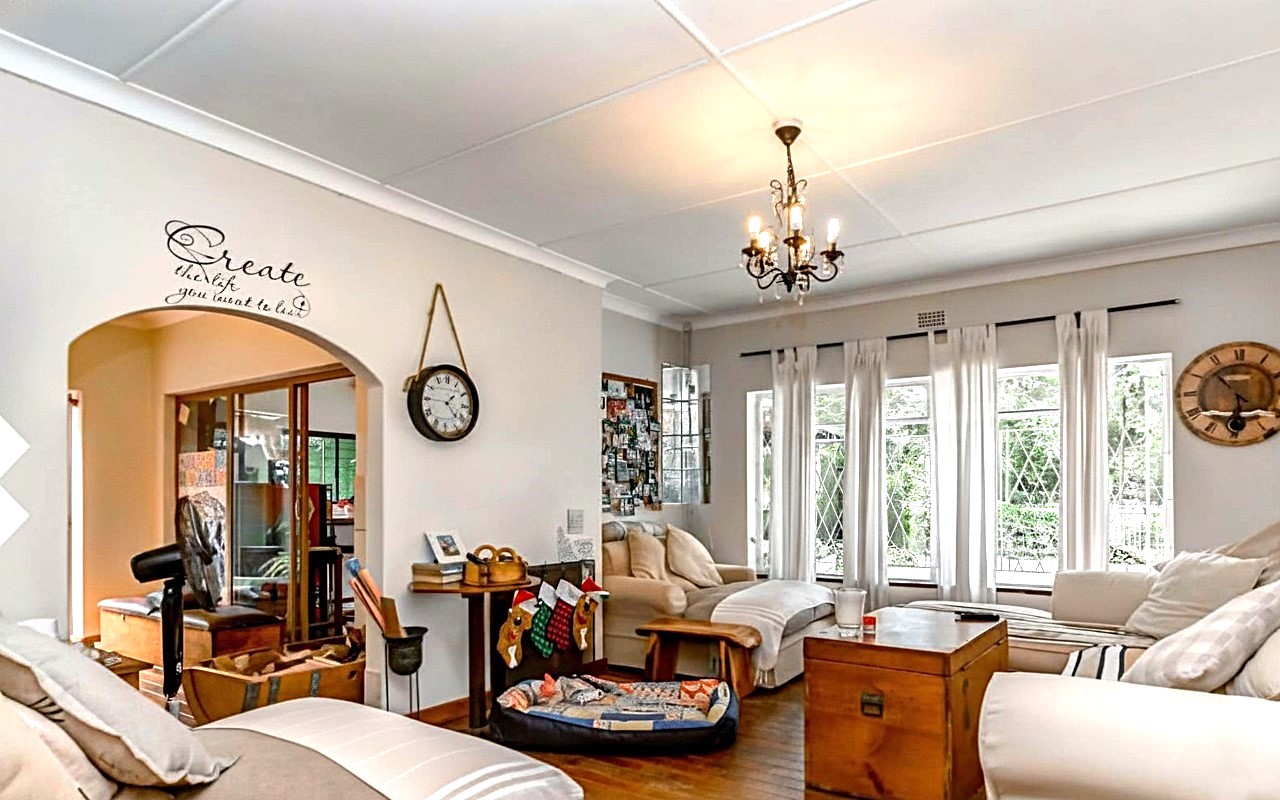3 Bedroom Home, 3 Self Contained Cottages and 2 Outside Rooms For Sale in Bryanston — image 1