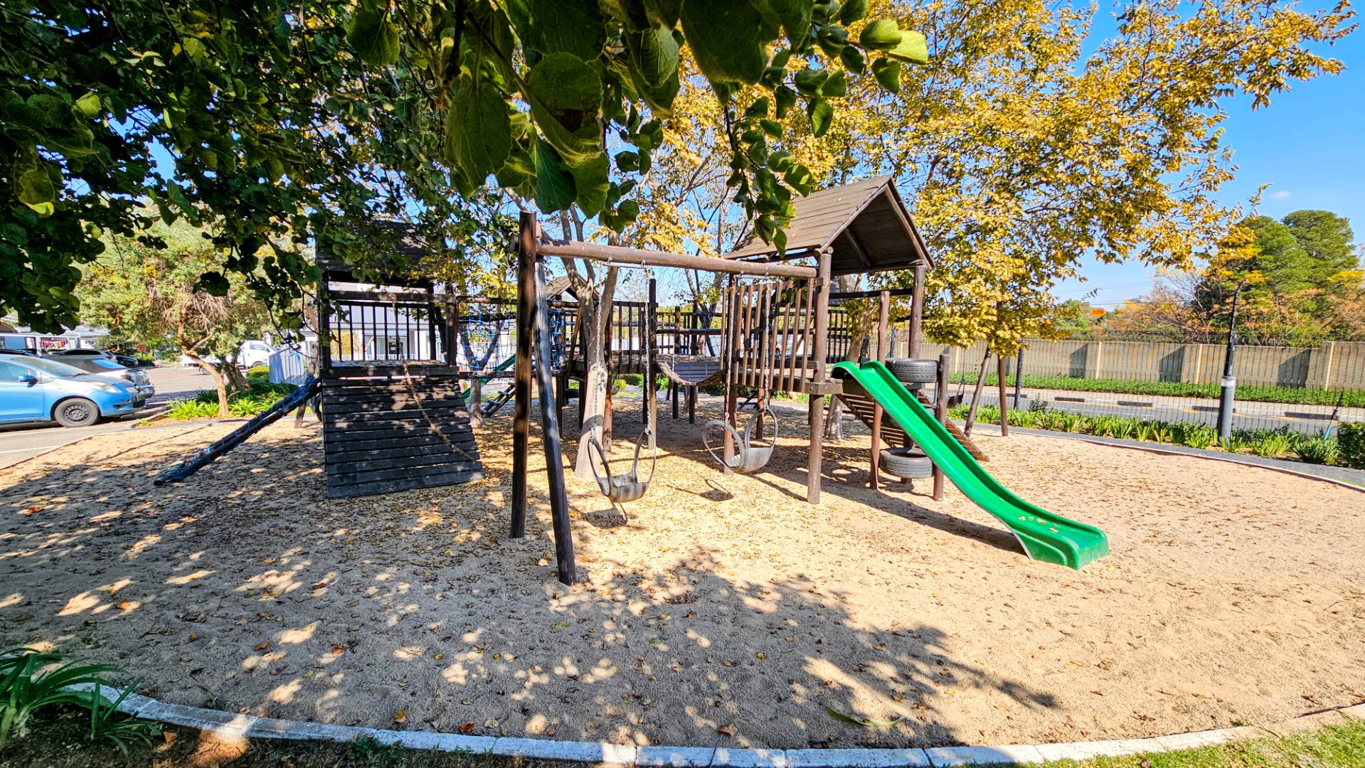 Flawless and secure 3 bedroom 2 bathroom ground floor unit for sale in Birchwood Village — image 23