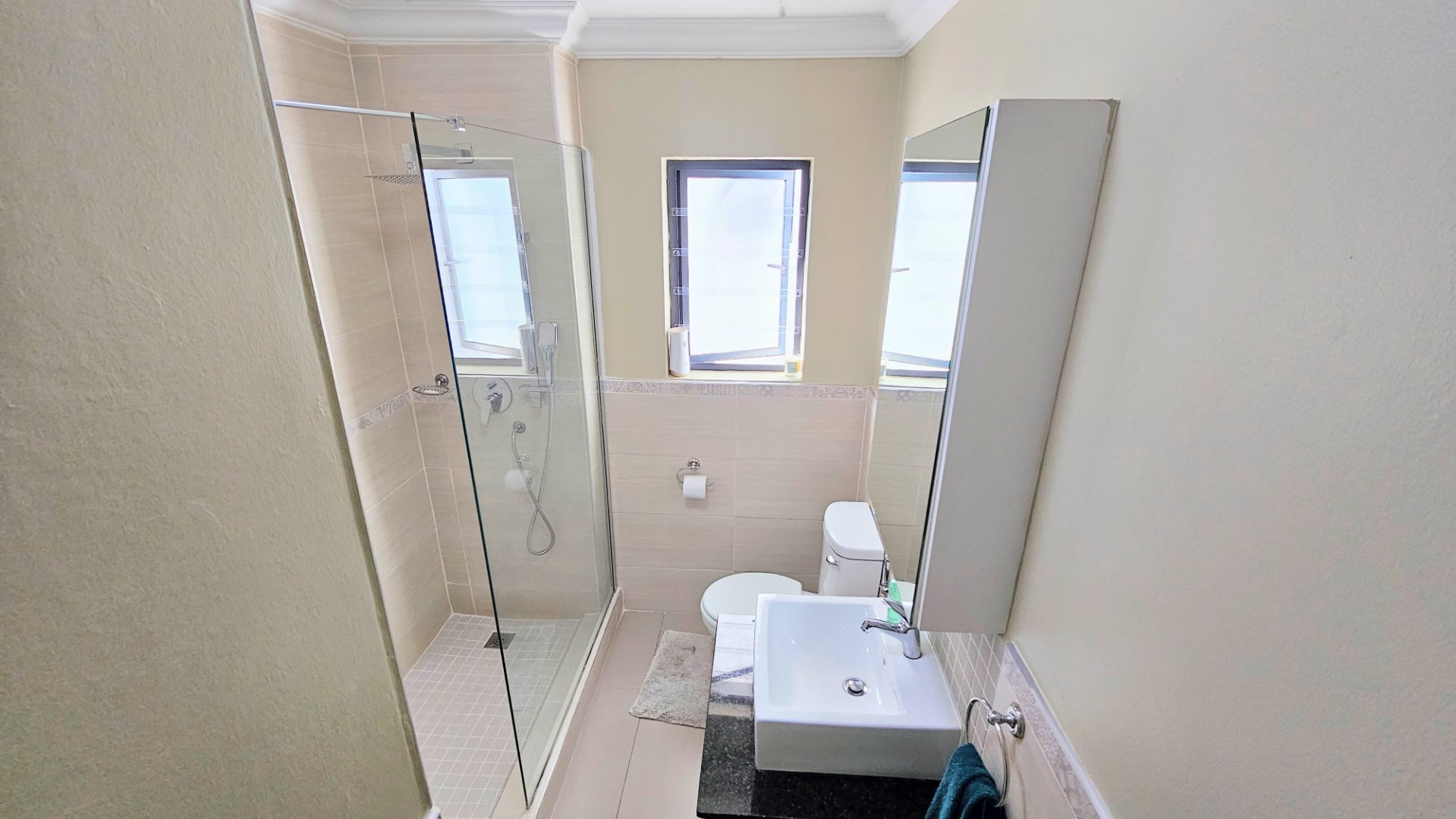 Flawless and secure 3 bedroom 2 bathroom ground floor unit for sale in Birchwood Village — image 9