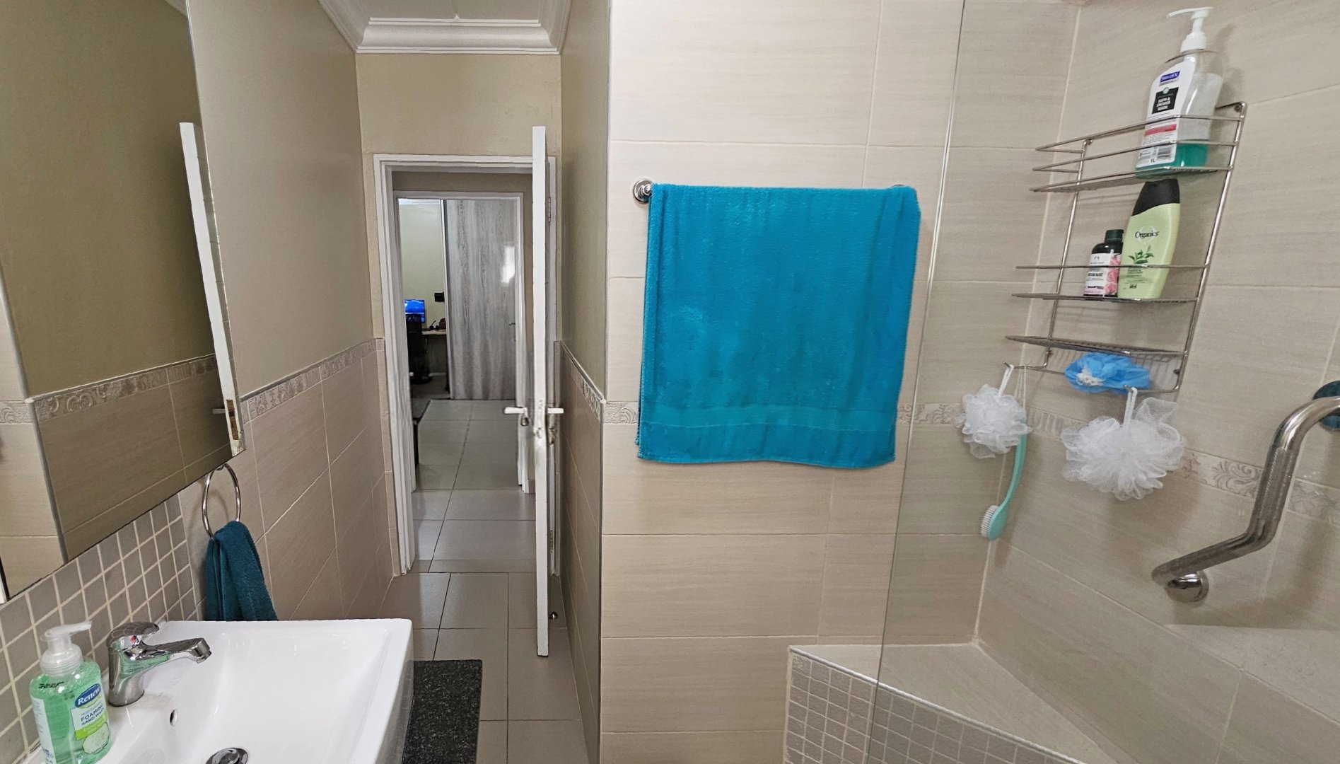 Flawless and secure 3 bedroom 2 bathroom ground floor unit for sale in Birchwood Village — image 10