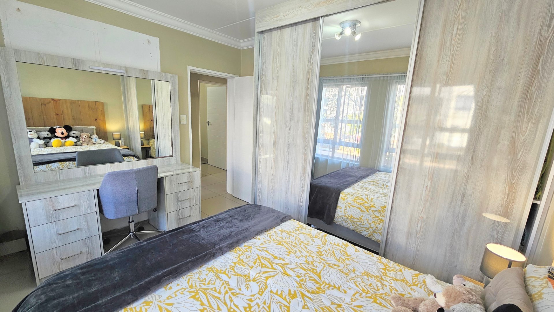 Flawless and secure 3 bedroom 2 bathroom ground floor unit for sale in Birchwood Village — image 8