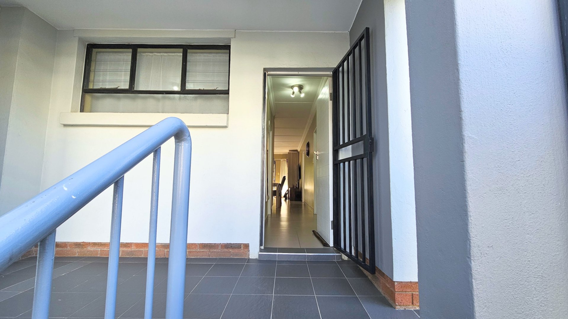 Flawless and secure 3 bedroom 2 bathroom ground floor unit for sale in Birchwood Village — image 2