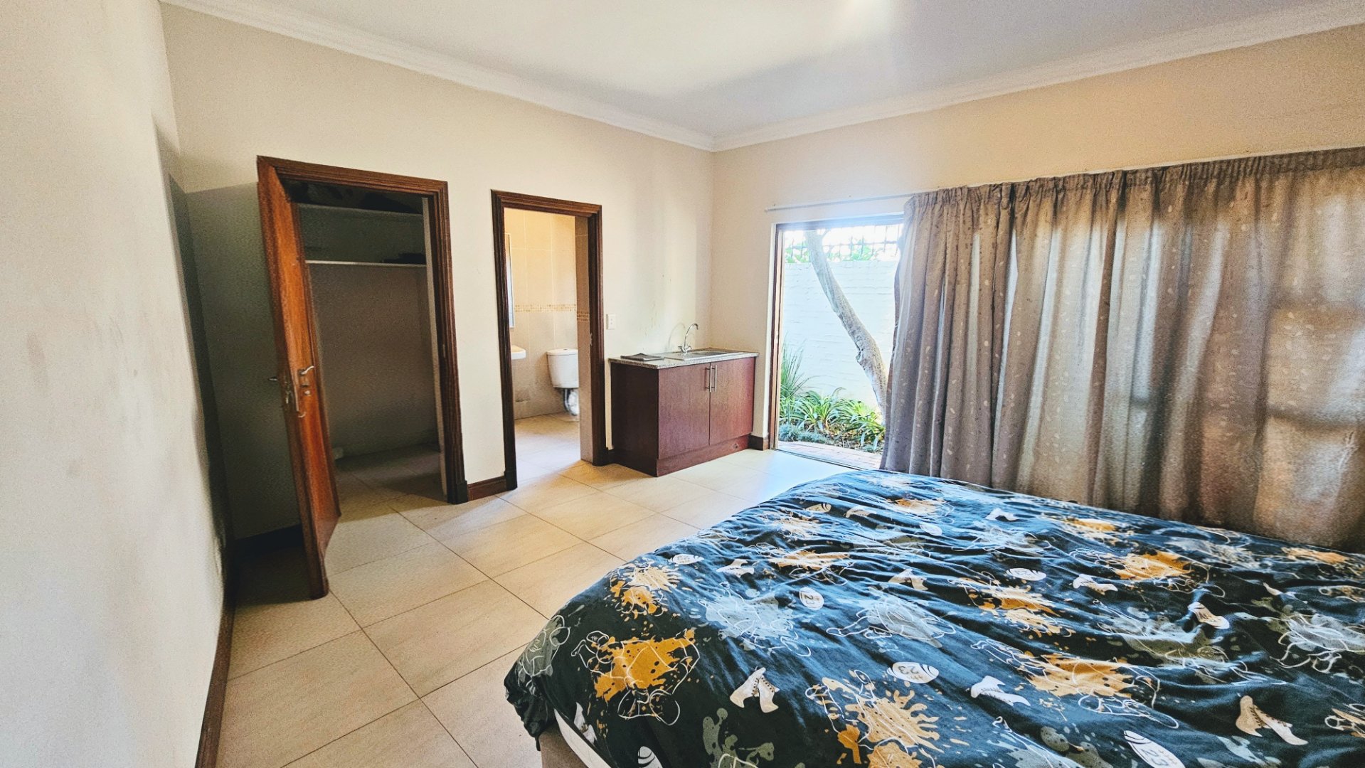 Secure 5 Bedroom Home For Sale In Bryanston East — image 11