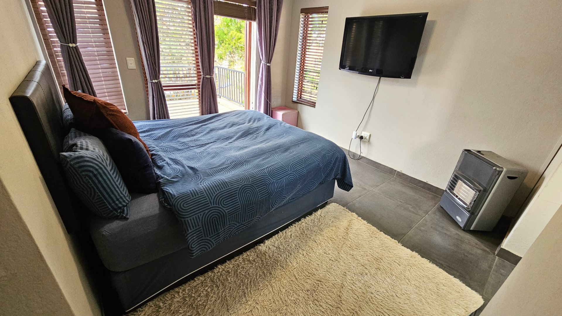 Secure 3 Bedroom Free-Standing Townhouse for Sale in Craigavon — image 21