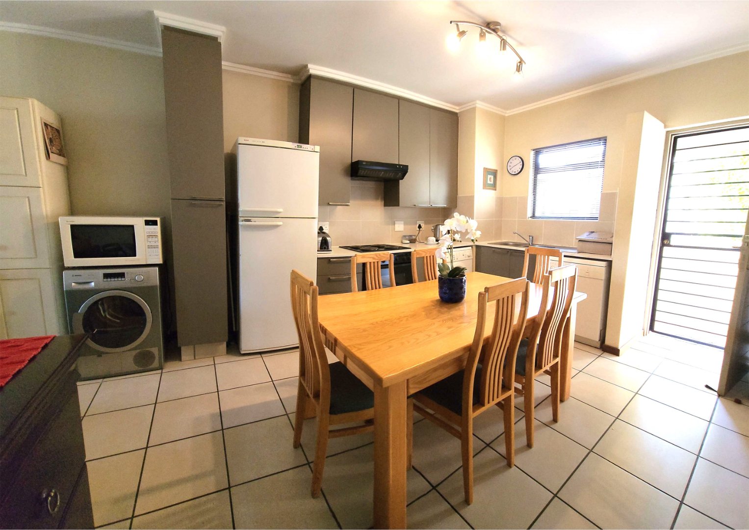 Immaculate 2 Bedroom First Floor Apartment For Sale in Cedar Hills Private Nature Reserve — image 3