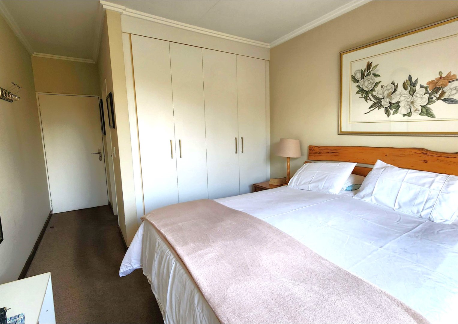 Immaculate 2 Bedroom First Floor Apartment For Sale in Cedar Hills Private Nature Reserve — image 12