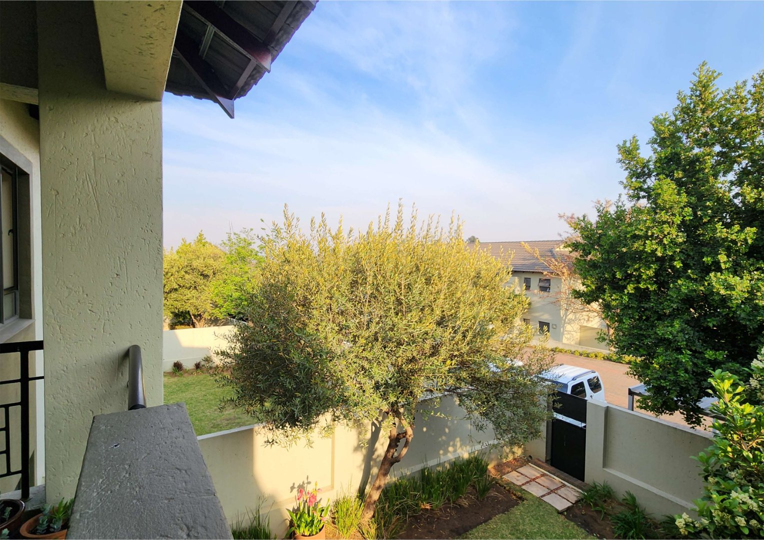 Immaculate 2 Bedroom First Floor Apartment For Sale in Cedar Hills Private Nature Reserve — image 7