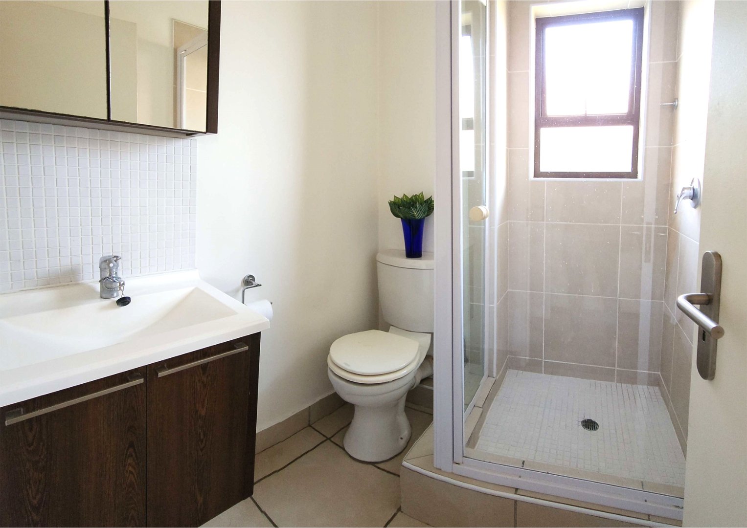 Immaculate 2 Bedroom First Floor Apartment For Sale in Cedar Hills Private Nature Reserve — image 13