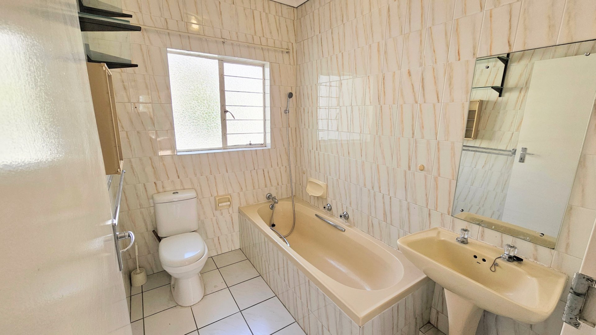 Secure 3 Bedroom 3 bathroom home For Sale in River Club — image 12