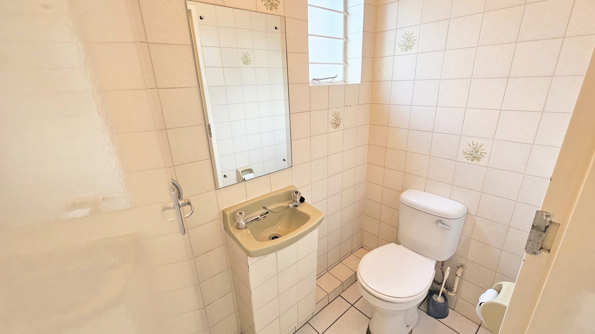 Secure 3 Bedroom 3 bathroom home For Sale in River Club — image 5