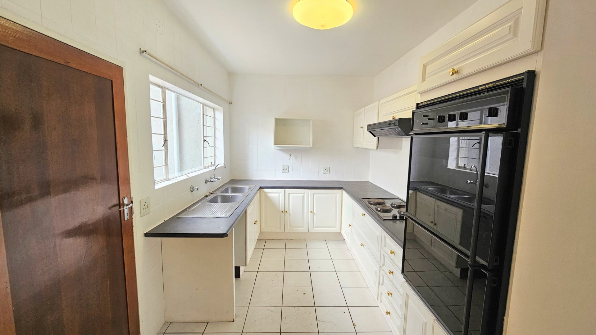 Secure 3 Bedroom 3 bathroom home For Sale in River Club — image 3