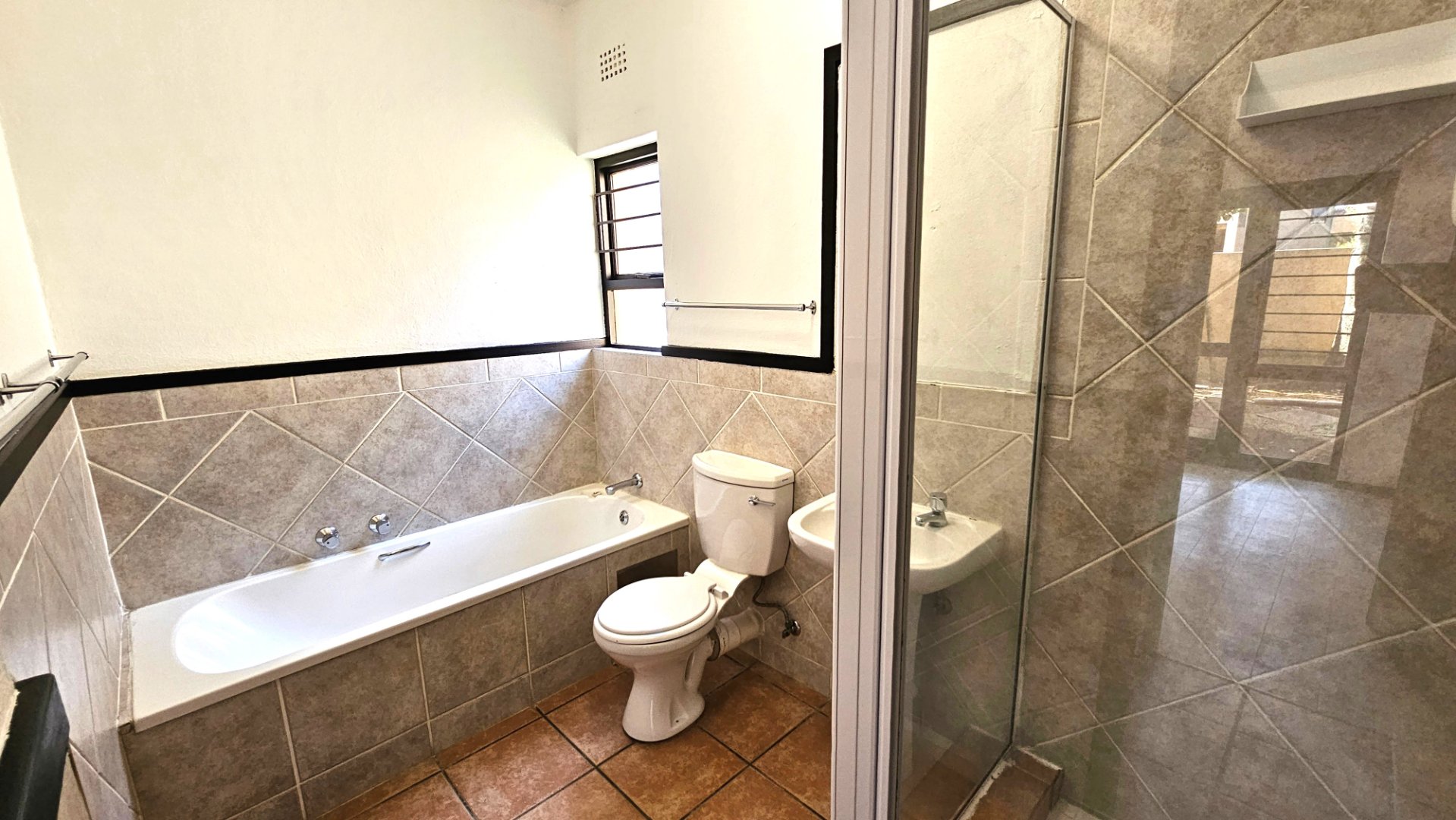 1 Bedroom Ground Floor Garden Unit For Rent in Chobe Sands — image 6