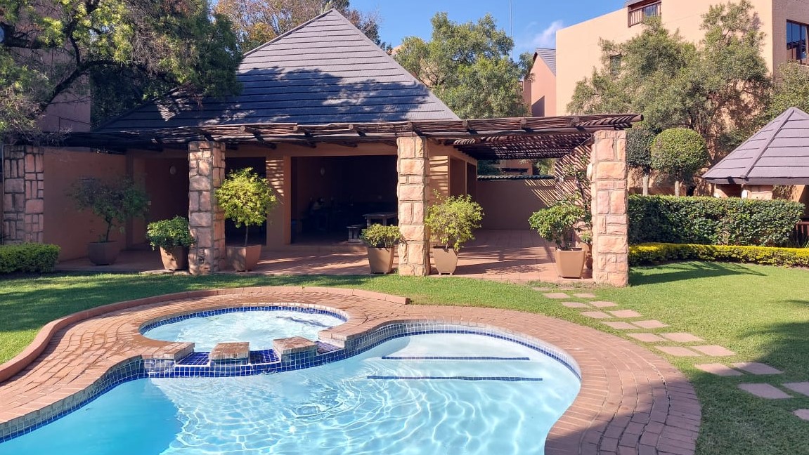 Modern 2 or 3 Bedroom Loft Apartment For Sale In Douglasdale — image 32