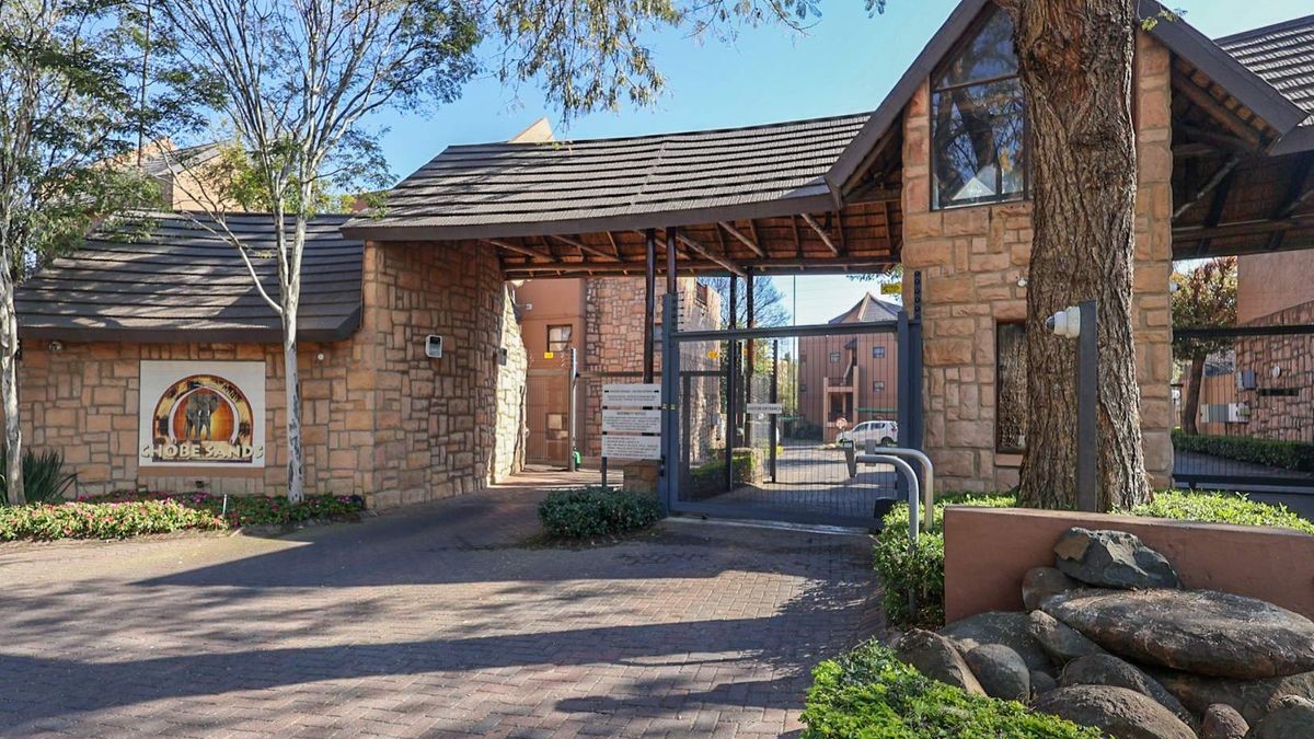Modern 2 or 3 Bedroom Loft Apartment For Sale In Douglasdale — image 34
