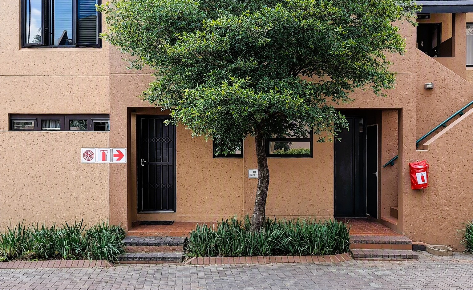 Modern 2 or 3 Bedroom Loft Apartment For Sale In Douglasdale — image 30